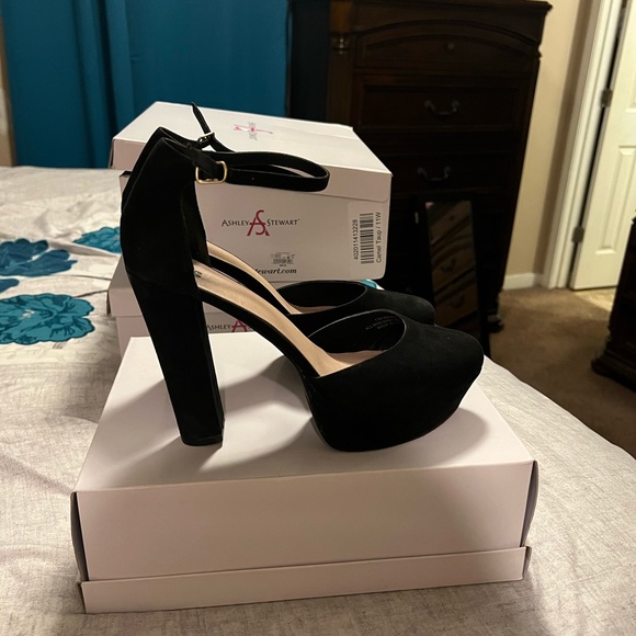 Black suede heels - Picture 1 of 1